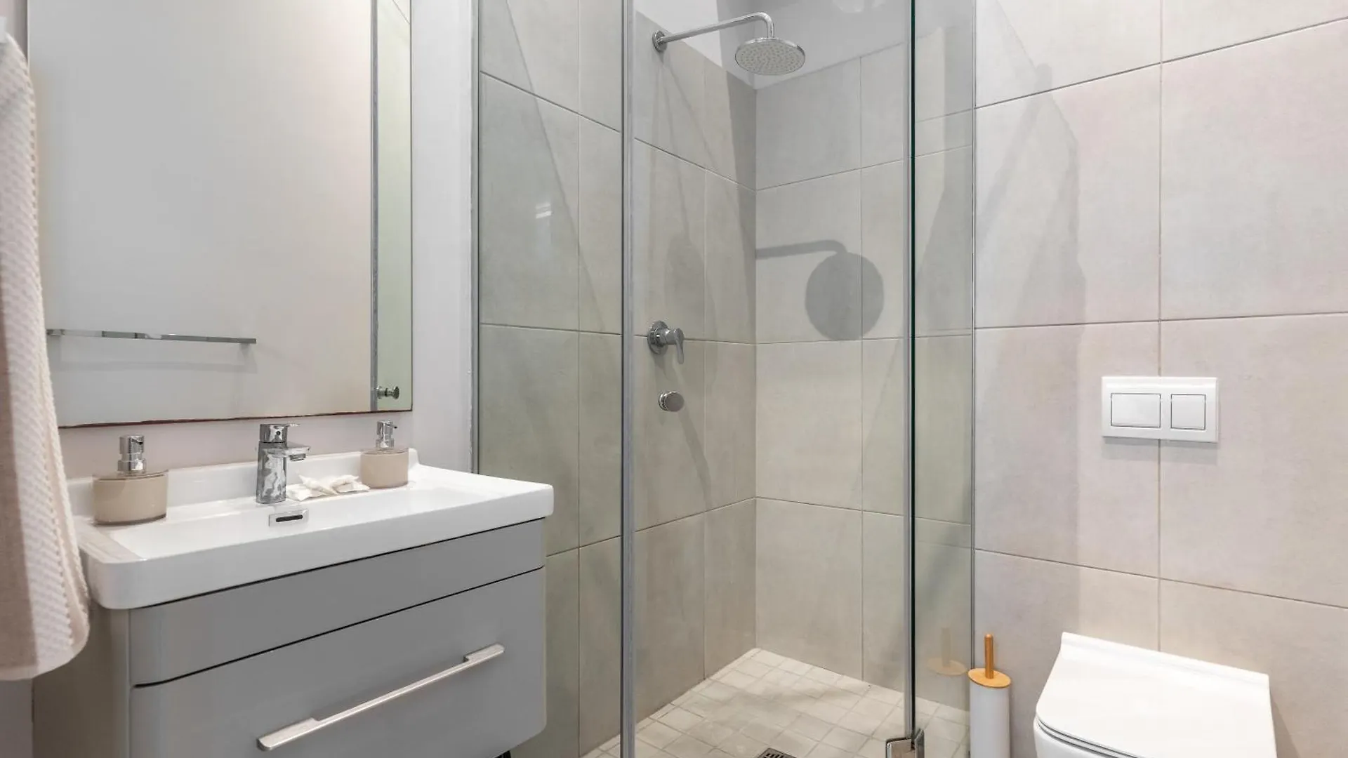 Burmeister 606 - Top Floor 2 Bedroom Apartment With Ocean Views - Onsite Parking Cape Town South Africa