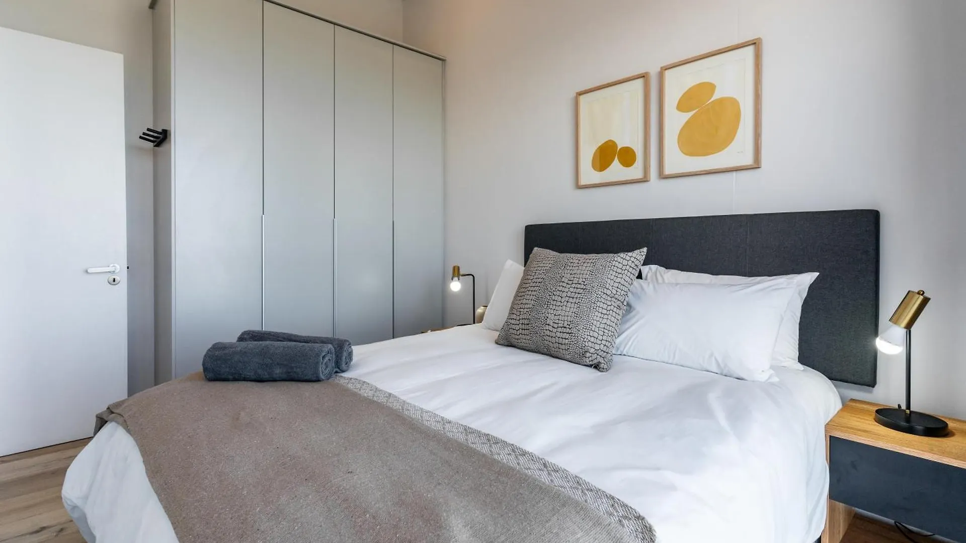 Burmeister 606 - Top Floor 2 Bedroom Apartment With Ocean Views - Onsite Parking Cape Town South Africa