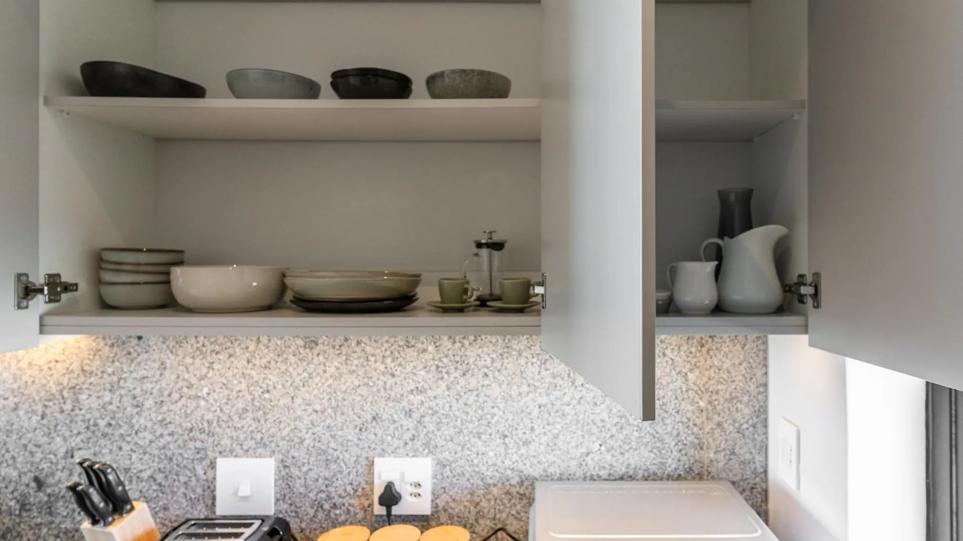 Burmeister 606 - Top Floor 2 Bedroom Apartment With Ocean Views - Onsite Parking Cape Town South Africa