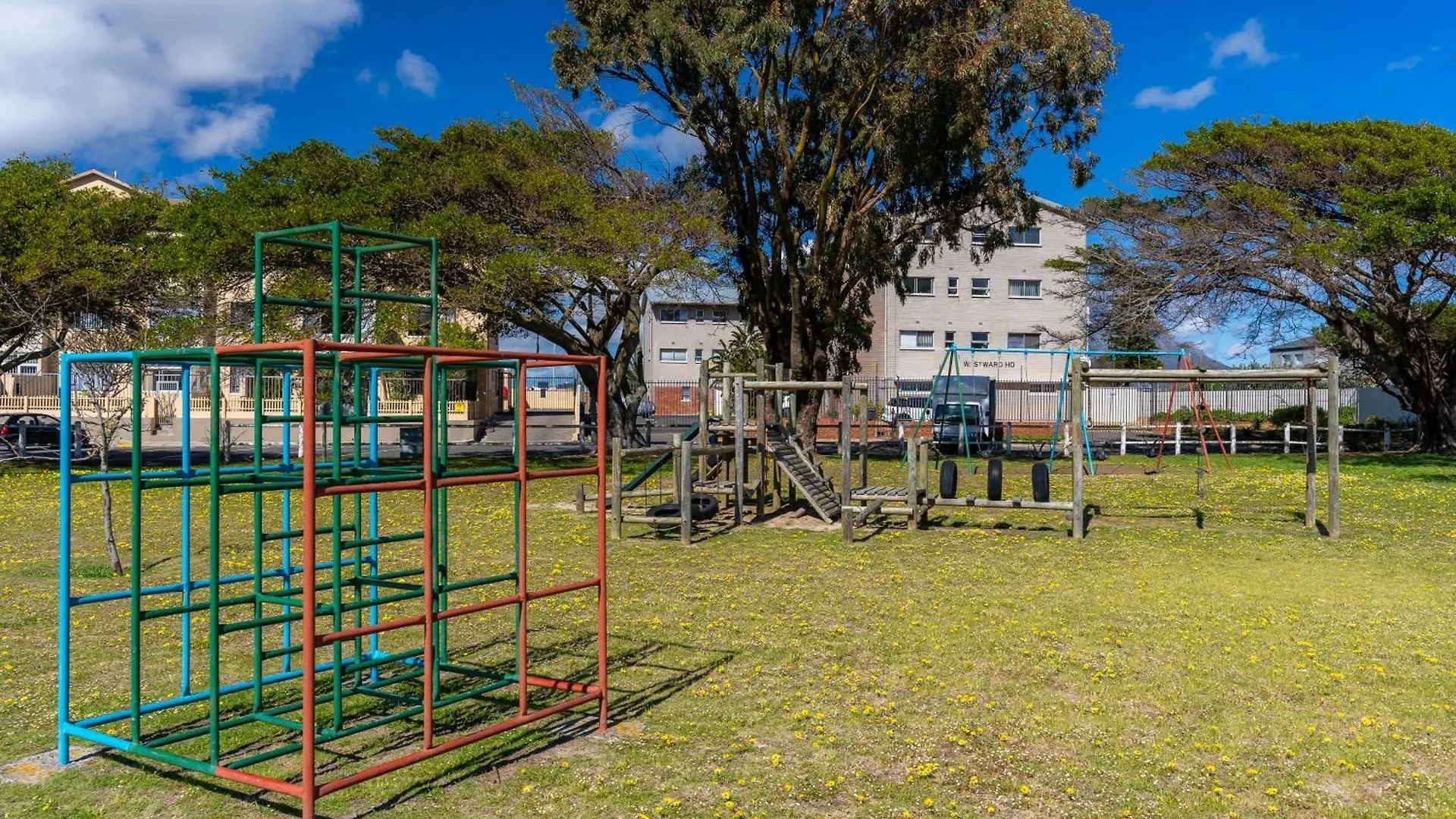 Burmeister 606 - Top Floor 2 Bedroom Apartment With Ocean Views - Onsite Parking Cape Town 0*,