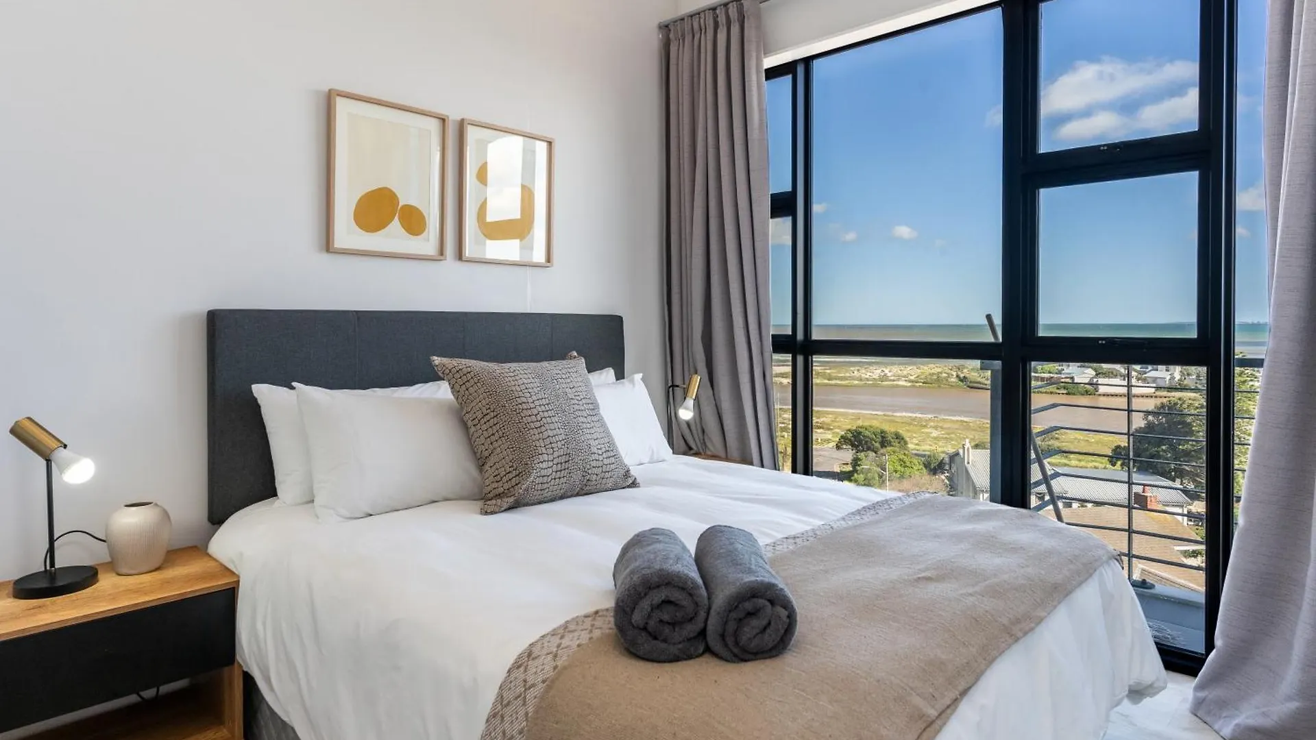 Burmeister 606 - Top Floor 2 Bedroom Apartment With Ocean Views - Onsite Parking Città del Capo