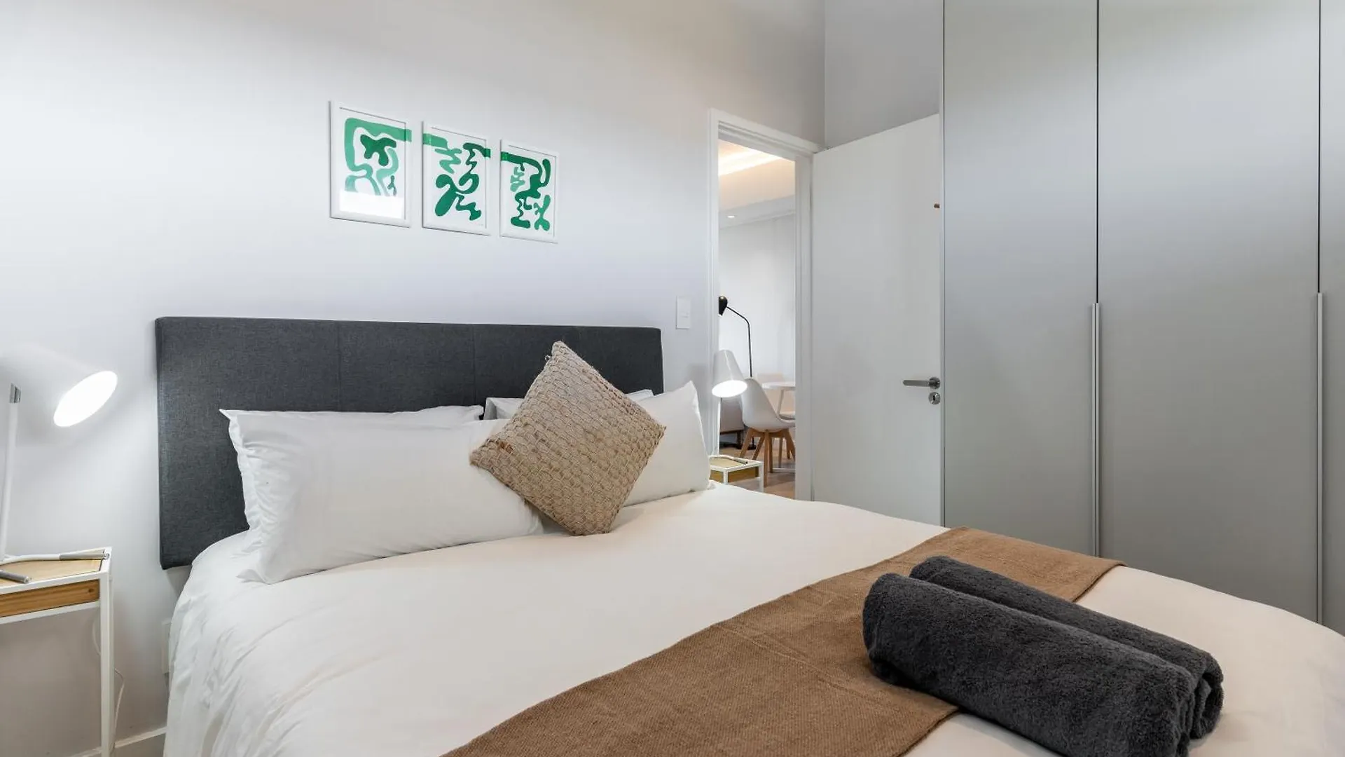Burmeister 606 - Top Floor 2 Bedroom Apartment With Ocean Views - Onsite Parking Cape Town