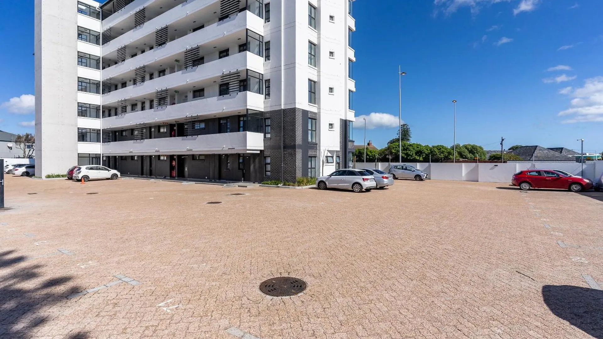 Burmeister 606 - Top Floor 2 Bedroom Apartment With Ocean Views - Onsite Parking Cape Town